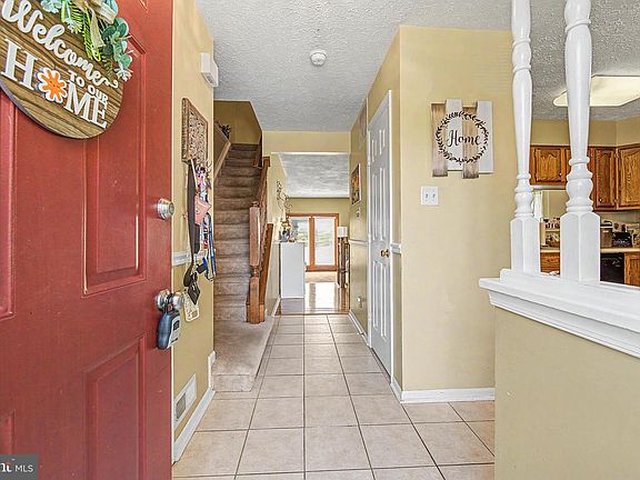 3rd image of 75 Pebble Ln