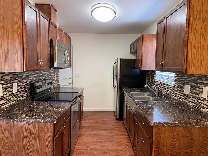 3 bed, 2.0 bath, 1138 sqft, $2,395 — Photo 4