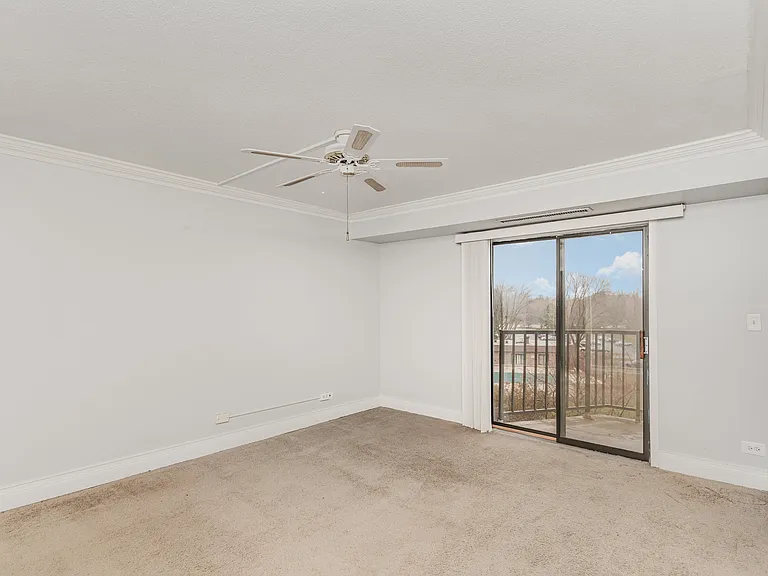 111 S Baybrook Dr — Photo 8