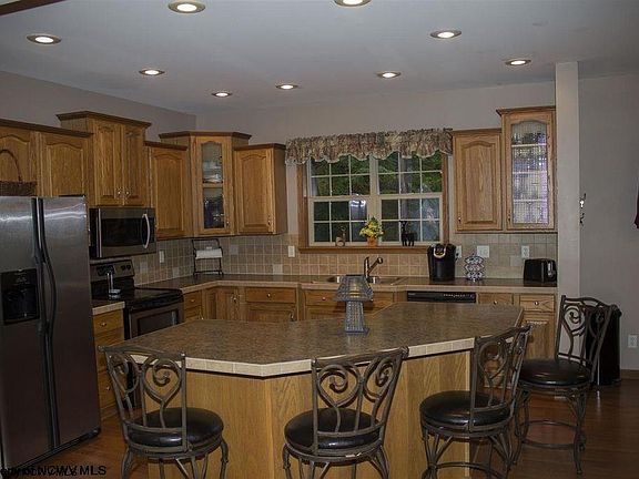 2nd image of 123 Valley Forge Cir
