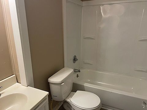 4th image of 1400 E 49th St