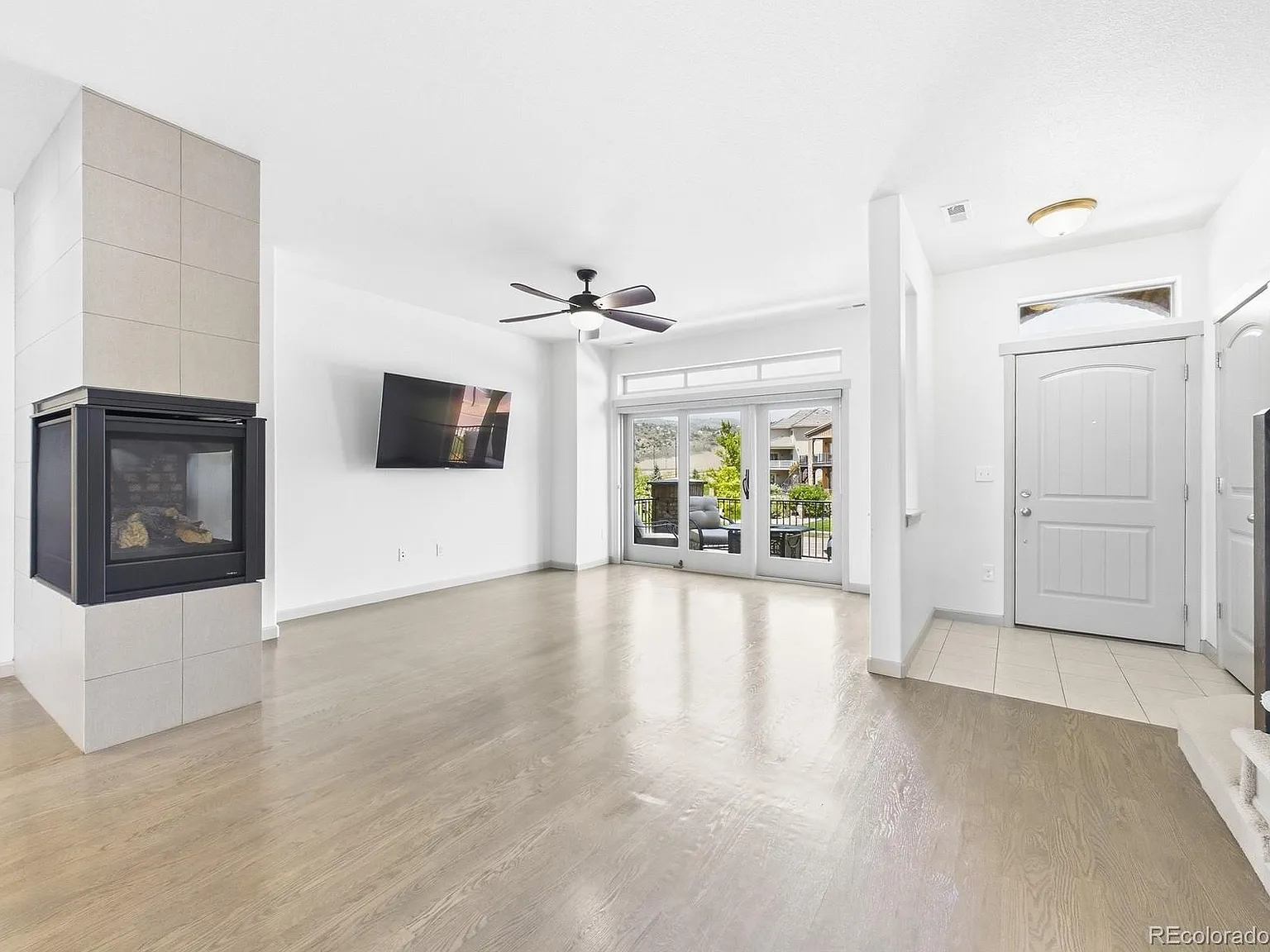 3 bed, 2.5 bath, 1669 sqft, $3,195 — Photo 3