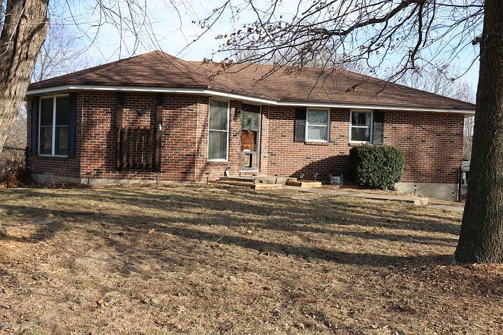 1st image of 1405 S Country Club Dr