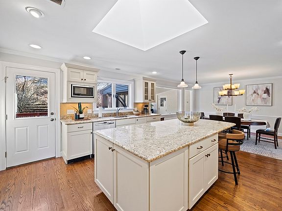 5th image of 447 Dudley Rd