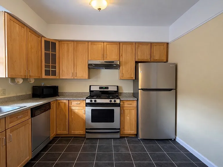 405 Broad St #2 — Photo 6