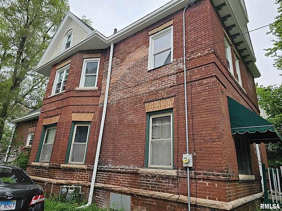 3rd image of 719 E Illinois Ave