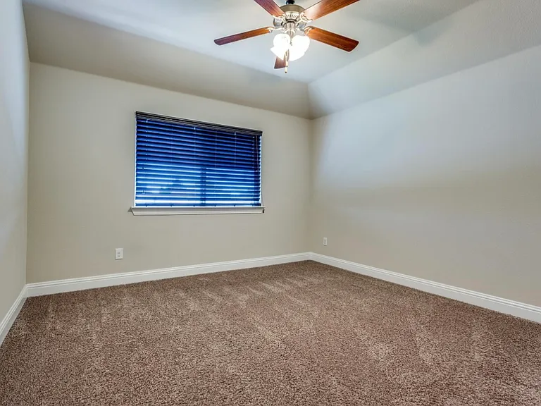 909 Sunnyvale Dr — Photo 20