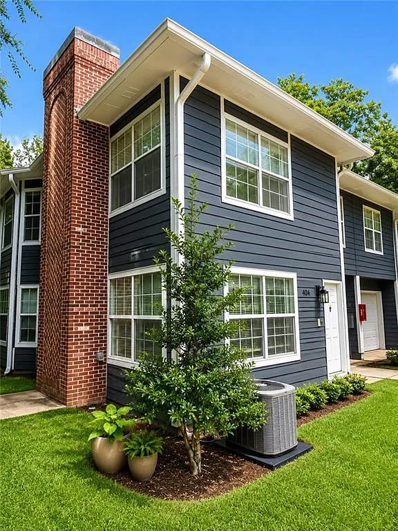 3 bed, 2.5 bath, 1536 sqft, $2,100 — Photo 2