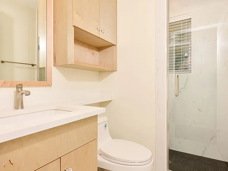 Secondary bathroom.