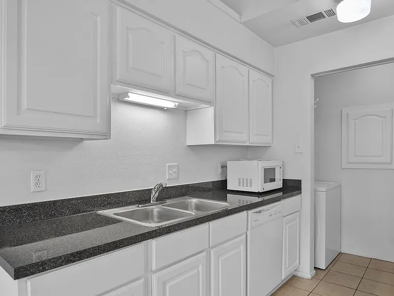 5720 Cedar Creek Dr — Photo 12
