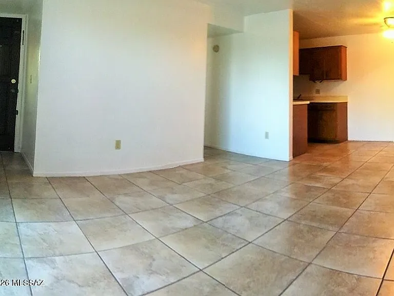 6625 E Golf Links Rd #5 — Photo 2