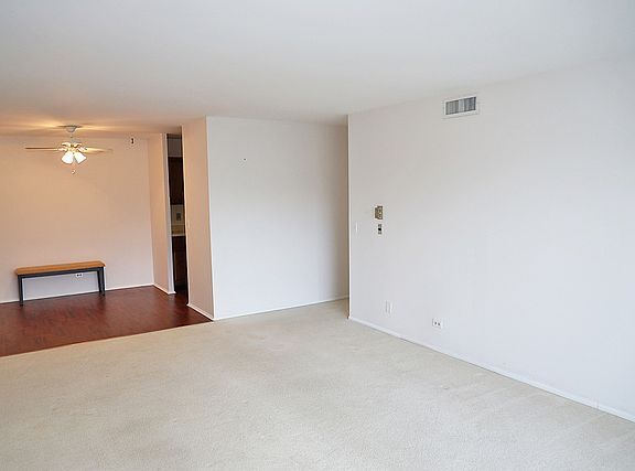 4th image of 850 Wellington Ave Unit 112