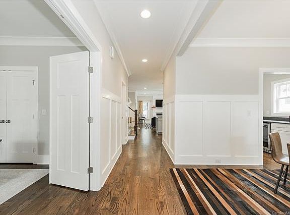 4th image of 1142 Woodside Ave