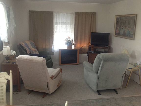 3rd image of 229 Blackburn Blvd