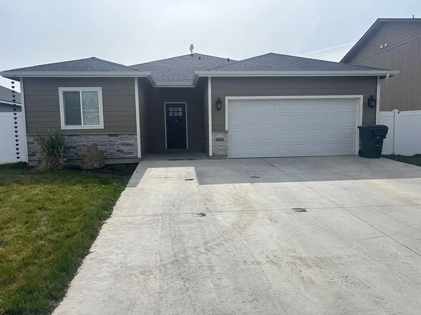 303 Riverwood Ct, Umatilla, OR 97882