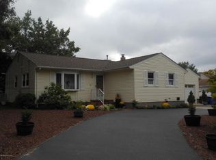 31 Pinewood Dr, Brick, NJ 08724