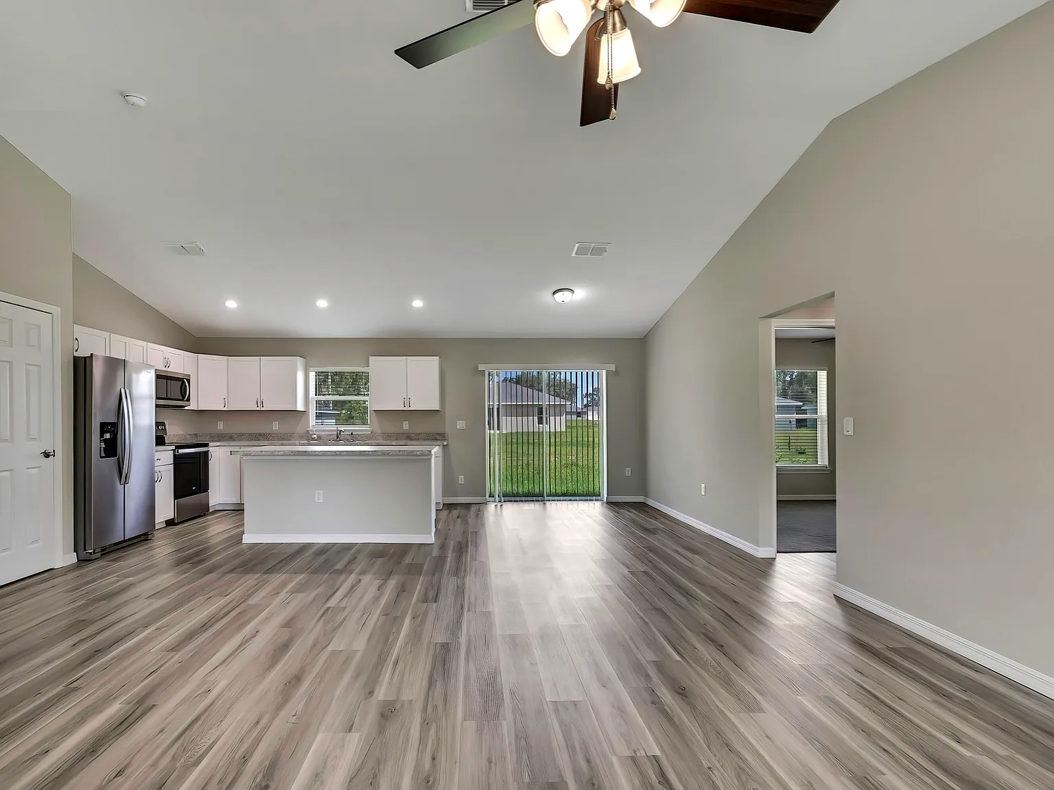 3 bed, 2.0 bath, 1397 sqft, $1,850 — Photo 2