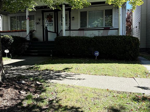 2nd image of 904 Taylor Ave