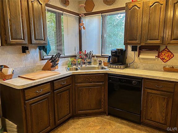 4th image of 2341 Woodridge Ter