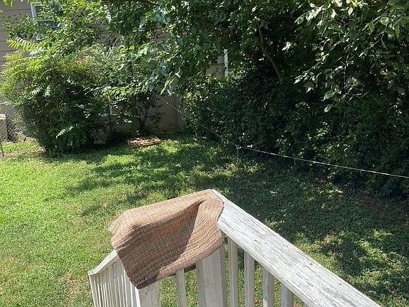 4th image of 509 Greenlea St
