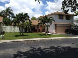 551 Green River Ln, Davie, FL 33325