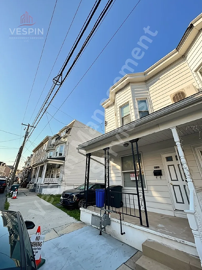 3 bed, 1362 sqft, $1,600 — Photo 4