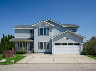 2260 Kingston St, White Lake, MI 48386