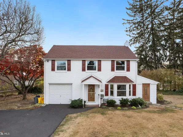 680 Buttonwood Dr, Springfield, PA 19064