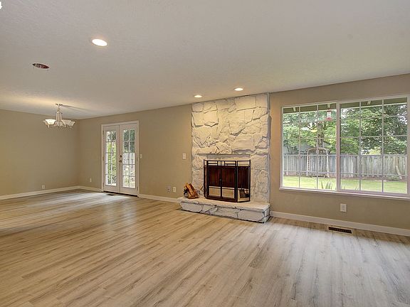 5th image of 15017 SE Meadow Park Dr