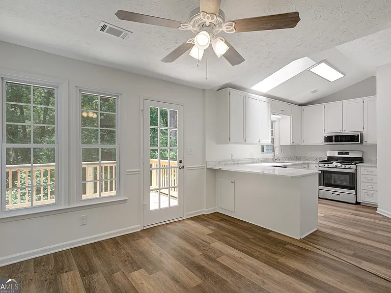 220 Fontaine Way — Photo 4