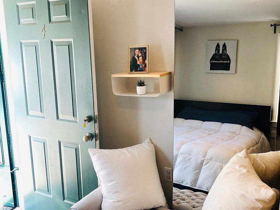 Entrance into living room/bedroom
