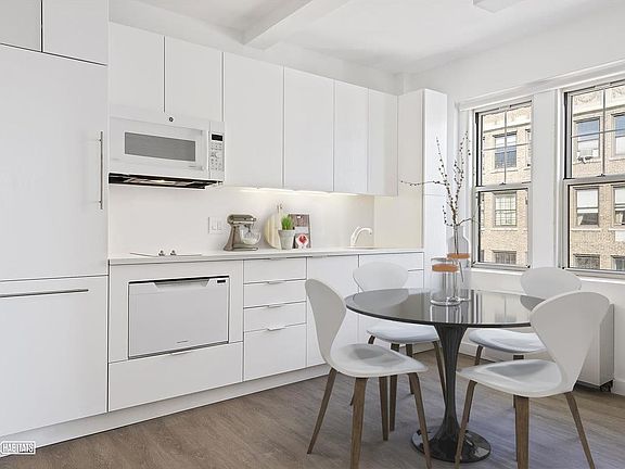 4th image of 166 W 75th St APT 1202