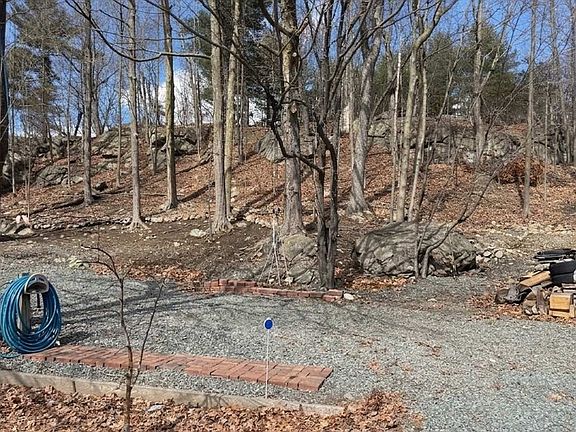 5th image of 222 Walnut St