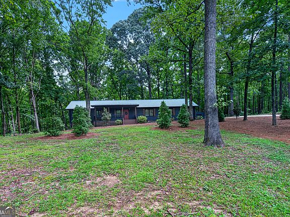 3rd image of 250 Holliday Rd