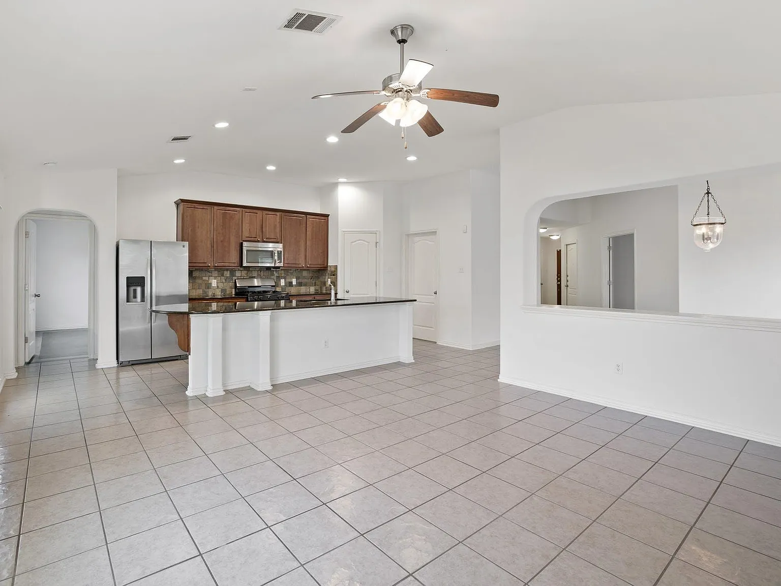 3 bed, 2.0 bath, 1769 sqft, $2,295 — Photo 2