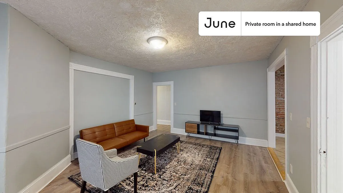 Full bedroom in 7 bed/2 bath home in Allston #1505 F — Photo 3