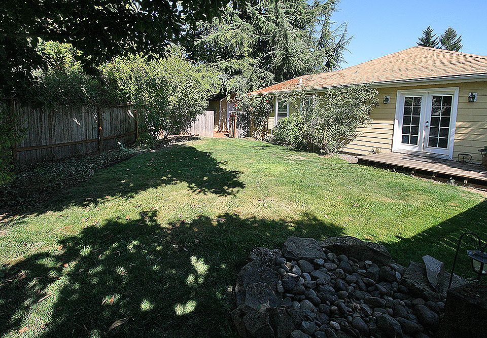1st image of 877 NE Birchwood Dr