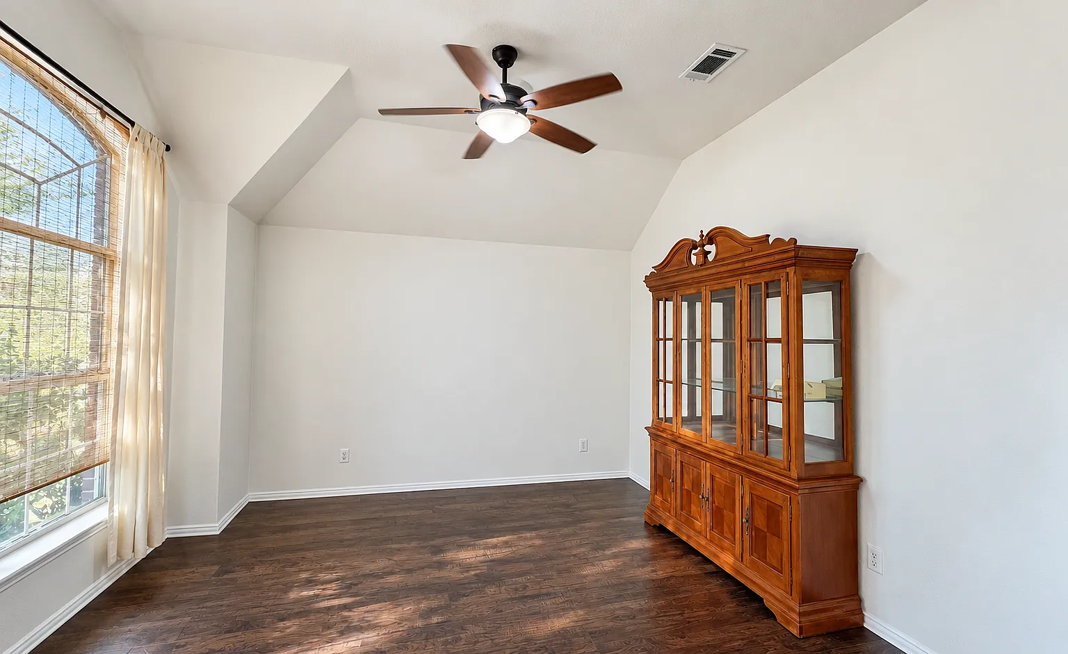 3 bed, 1681 sqft, $2,275 — Photo 3