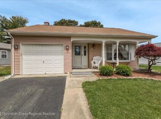 33 La Dunette Dr, Toms River, NJ 08757