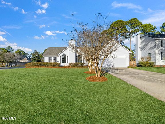 2nd image of 901 Sheffield Drive