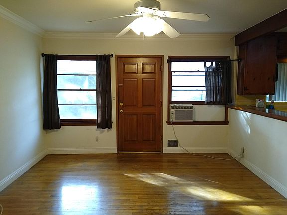 3rd image of 11617 Moorpark St #1/2