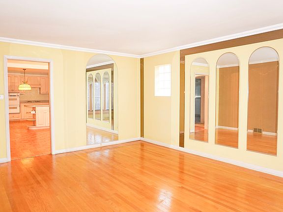 3rd image of 4641 N Canfield Ave