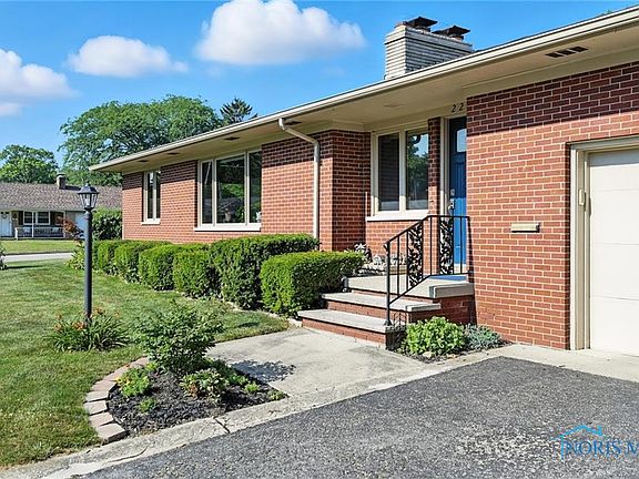3rd image of 224 Woodley Ter
