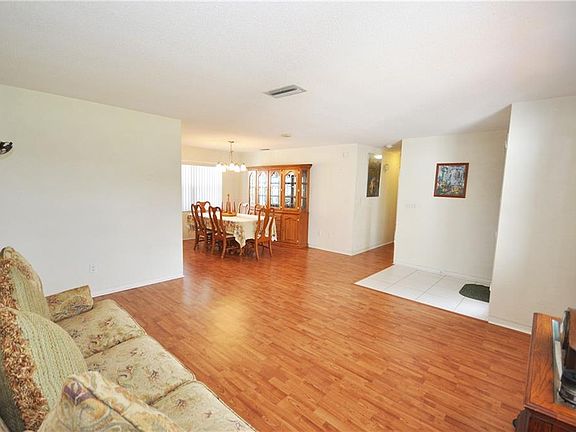 4th image of 1371 S Prairie Cir