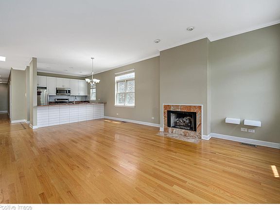5th image of 4315 N Kenmore Ave APT 3S