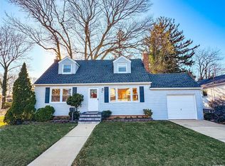 70 Atlantic Ave, Massapequa Park, NY 11762