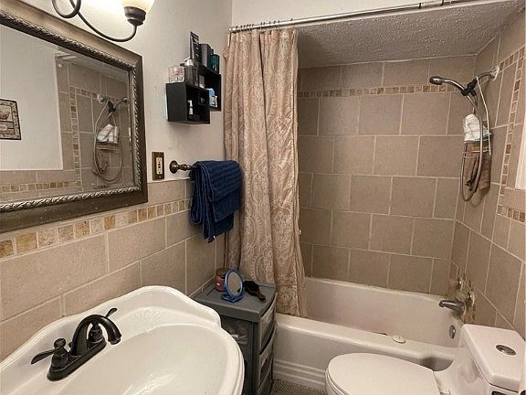 4th image of 24330 Wildwood Ave