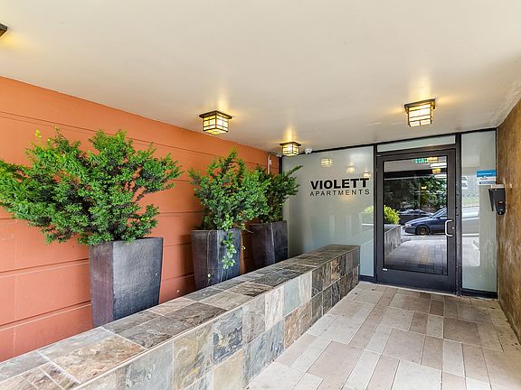 2nd image of 1620 Melrose Ave #1-302