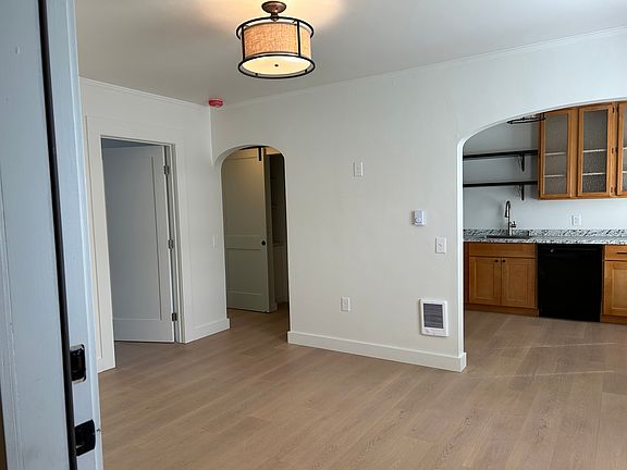 2nd image of 211 E Chelan Ave Unit 4