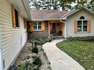 36 Glenn Dr, White Heath, IL 61884